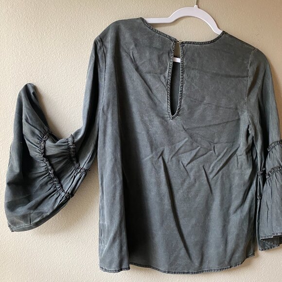 Express. Bell-Sleeve dress top, size small - Picture 2 of 3